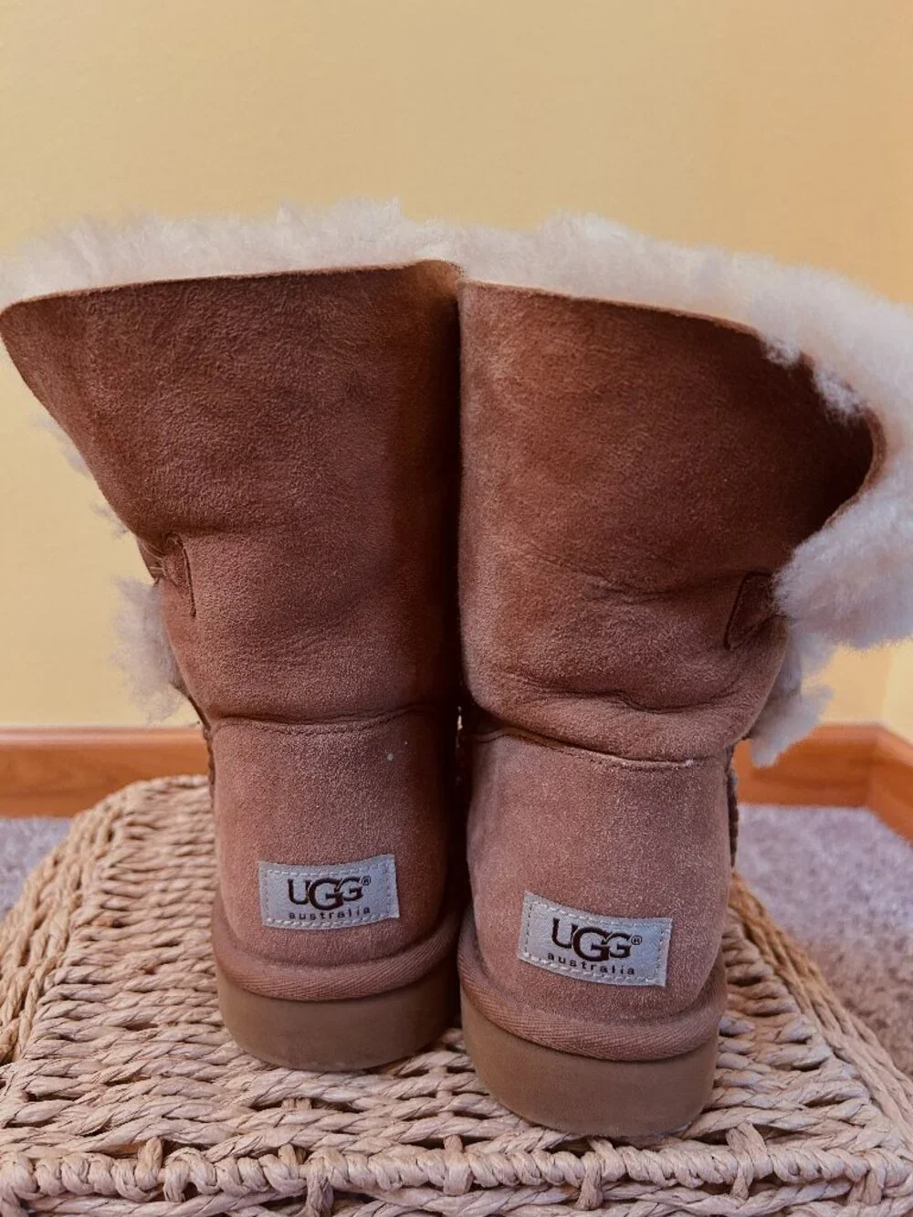 Ugg Bailey Button II (Women's Size 10) Color: Chestnut